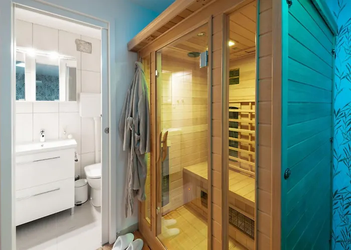 Dovecote With Private Sauna, Jacuzzi & Gym Ston