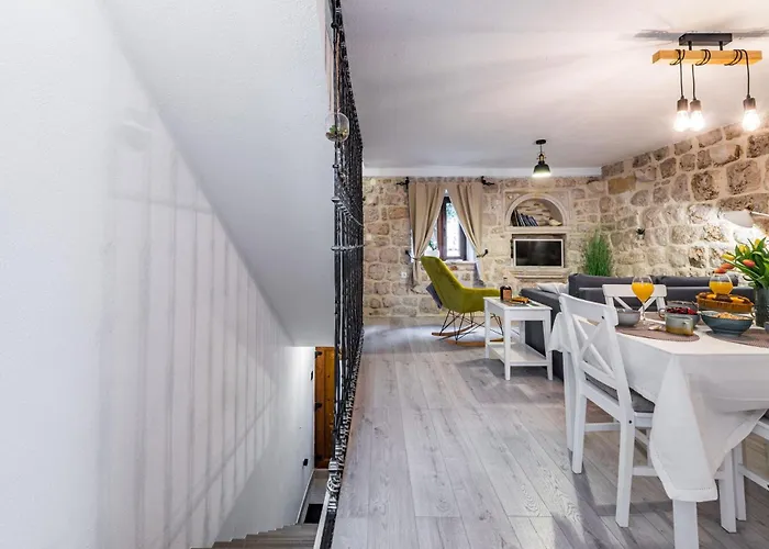 Dovecote With Private Sauna, Jacuzzi & Gym * Ston