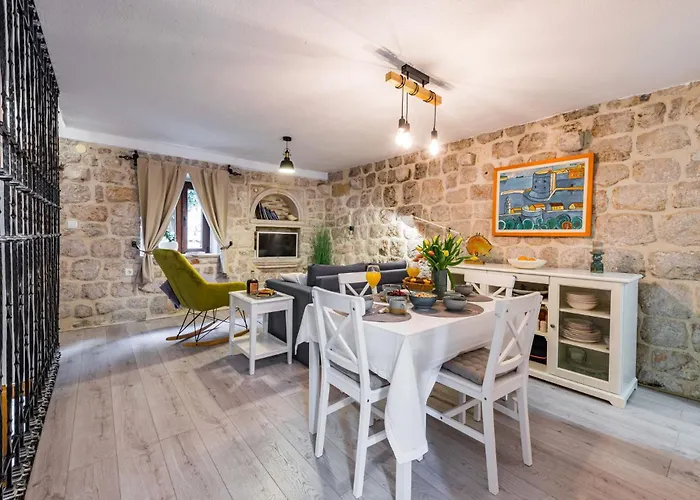 Nyaraló Dovecote With Private Sauna, Jacuzzi & Gym *