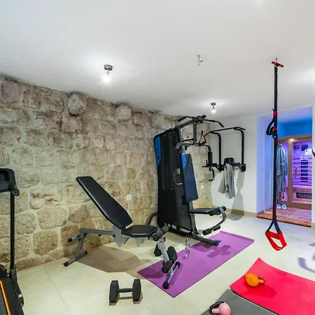 Dovecote With Private Sauna, Jacuzzi & Gym