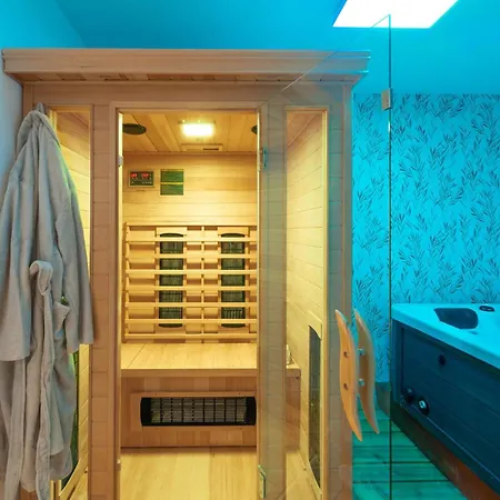 Dovecote With Private Sauna, Jacuzzi & Gym