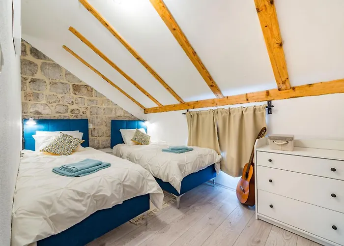 Dovecote With Private Sauna, Jacuzzi & Gym Ston