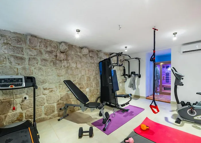 Dovecote With Private Sauna, Jacuzzi & Gym