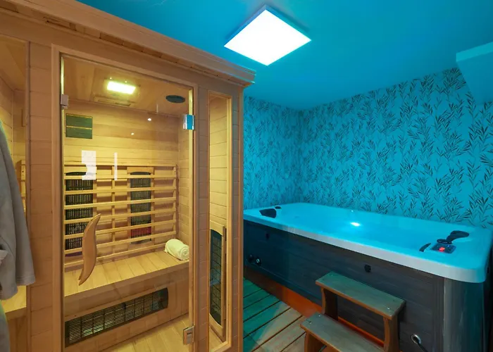 Dovecote With Private Sauna, Jacuzzi & Gym Ston